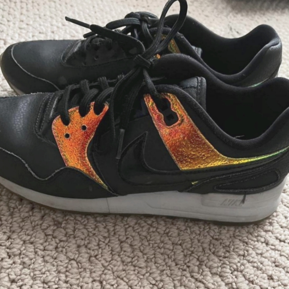 Nike women Air Pegasus 89, black and gold size 8